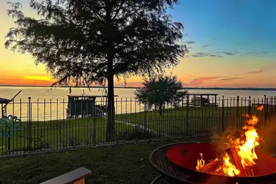 Image de Lakefront Getaway on Lake Livingston, Sleeps 18, Dock, Slide & Sunset Views