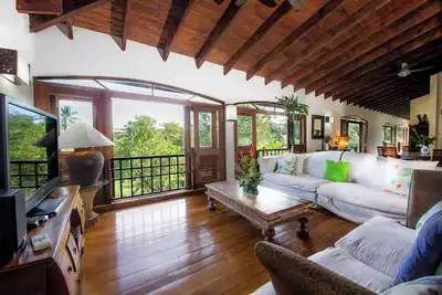 Image de Penthouse - Las Ballenas spacious 3-bedroom apartment with Ac in Las Terrenas