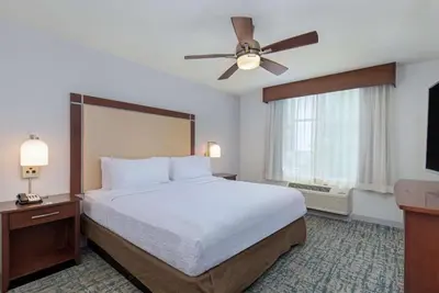 Image de Twin King Suites w/ Complimentary Breakfast, Pool & Fitness Center! Pets Welcome