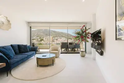 Image de 2 Bedrooms. 2 Bathrooms. Terrace (237)