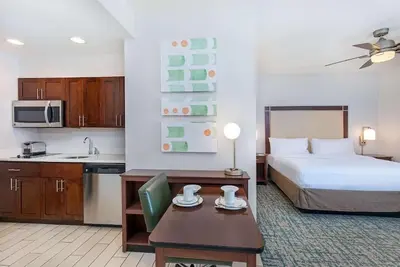 Image de Homewood Queen Studio | 3 Comfortable Units w/ Indoor Pool, & Free Breakfast!