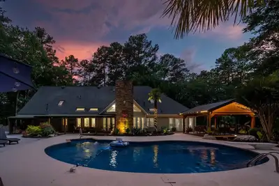 Image de Poolside Farm Serenity Group Perfect, Cozy Gazebo