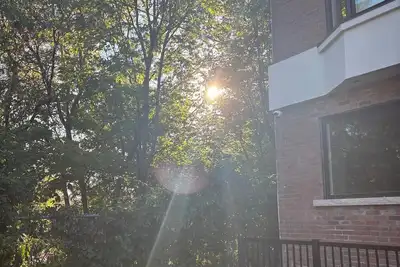 Image de Welcoming Retreat for Guests, Students & Professionals – Where City Meets Nature