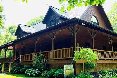 Image de A Cozy Rustic Chalet in nature, only 5 mins to Big Rideau Lake & Cataraqui trail