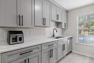Image de Luxury Renovated Townhouse Close I-10
