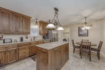 Image de Perfect for a group getaway to see the Motor Race!