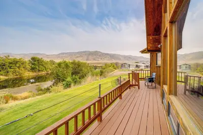 Image de Stunning A-Frame Home w/ Views, 10 Mi to Okanogan!
