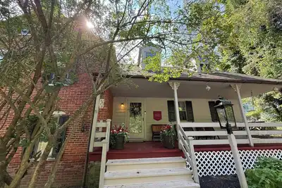 Image de Historic 3 Bedroom 1875 Farmhouse 1 Mile from Lancaster City, Sleeps 8