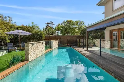 Image de Beach Living Bliss – Pet-friendly stay with a pool, steps from the sand