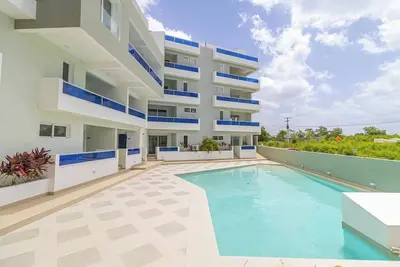 Image de Modern 2br/2ba Condo w Pool 10 min walk to Beach