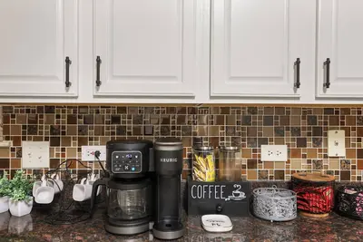 Image de Crisp: Spacious 5br - 2. 5 Bt house in Carol Stream