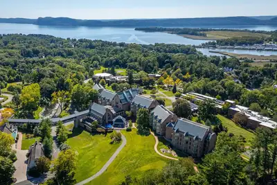 Image de Near Nyc! | Stylish Guestroom