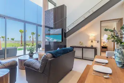 Image de One 102: Elegant Beachfront Getaway with Unmatched Views