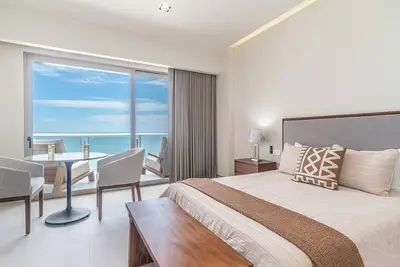 Image de One 1202 Hotel Room – New Seaside Gem Delivering Style, Comfort, and Panoramic Views