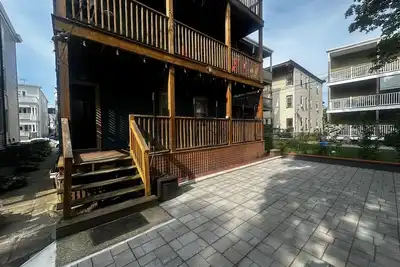 Image de New Listing Deal! Bright Boston Apartment.