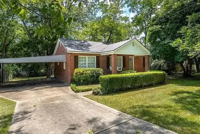 Image de Stay at Ease / Comfy beds /3br home near Csu, Ft. Benning, dining, & major roads