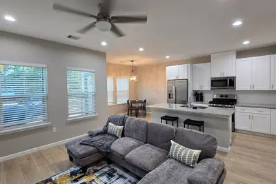 Image de Luxurious 3 Bedroom- 2 Bathroom Home with Patio in Houston