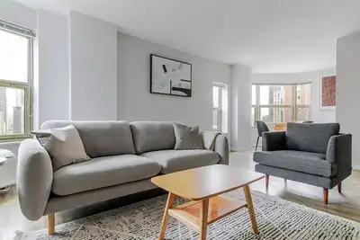 Image de Blueground | Rush & Division, washer, nr Oak Street Beach