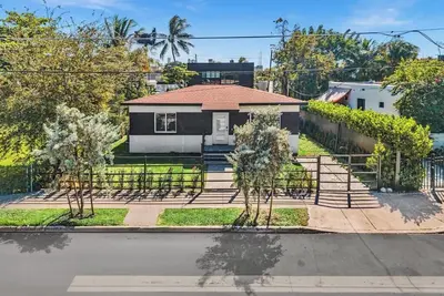 Image de Miami Design District Getaway/Wynwood/4br Home/Free Parking
