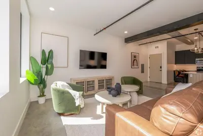 Image de Tulsa Beacon Living / Sleek & Cozy 2br Flat