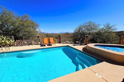 Image de Getaway Desert Oasis with a In-Ground Pool and Hot Tub, Privacy & Stunning Views