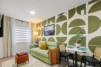 Image de Studio Verde | Bright & Cozy | 4 min to University
