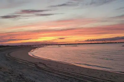 Image de Pets Welcome: Beachfront Family Retreat in Norfolk