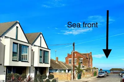 Image de Seaside luxury escape - 2 mins to beach, shops, restaurants.