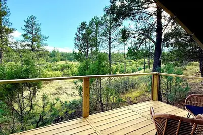 Image de Rustic Winter Tent Stay in the Mountains