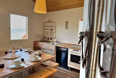 Image de Delightful 8 person chalet located right on the slopes in the Bellecote park