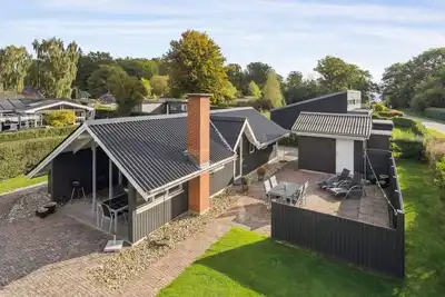 Image de \"Hannah\" - 200m from the sea by Interhome