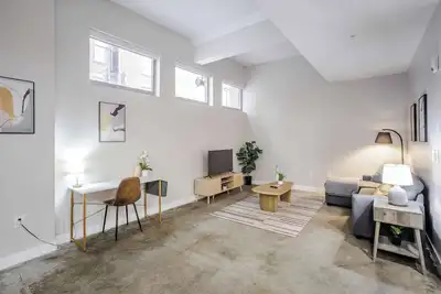 Image de CozySuites Modern 3br Otr District #18