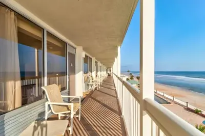 Image de Azure Tides Oceanfront