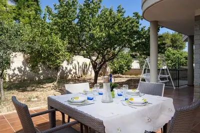 Image de Elisa - Beach House with 3 Bedrooms and Private Garden
