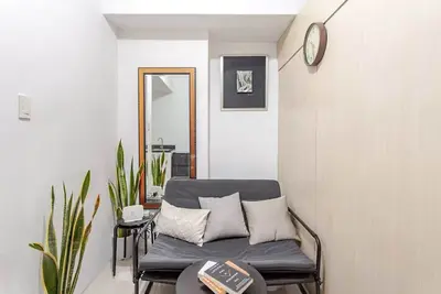 Image de Stylish 1-Br Berkeley Condo w/ Pool & WiFi, Near Ateneo & Katipunan Hotspots