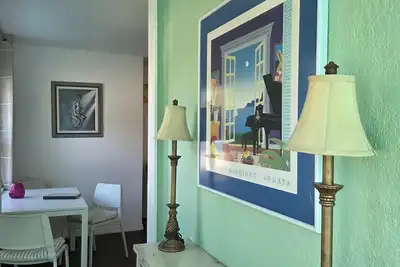 Image de Cozy Cute Beachy 2-bedroom house with Backyard, Parking & grill