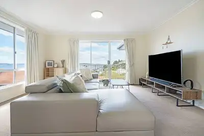 Image de Azure Vista Sunny Escape overlooking River Derwent