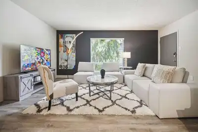 Image de Check In Early, Relax | 2 Beautiful Apts Galleria