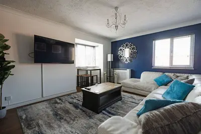 Image de Hullidays》`Old School` Penthouse Trinity Square