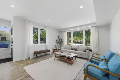 New! Bright Modern 3Bed 2. 5Bath Evanston Home w/Parking