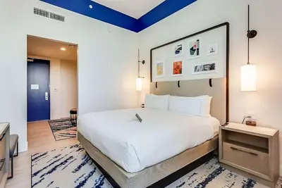 Image de Miami Hideaway | 2 Units | Rooftop Pool | Pets are Allowed