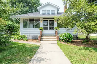 Image de Charming Bungalow a Short Stroll from Lake Michigan!