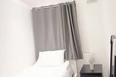 Image de 3-bedroom apartment in lovely Northolt with Ac