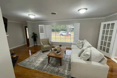 Image de Roomy 4br Home with Fenced Yard