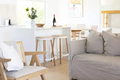 Image de Pristine Coastal Getaway: Hot Tub + Fire Pit!