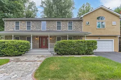 Image de Luxury 5-bedroom, 3. 5 baths, furnished.