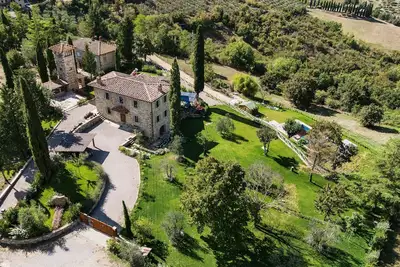 Image de Le Rondini – La seule villa de luxe à 3 minutes à pied de Radda in Chianti