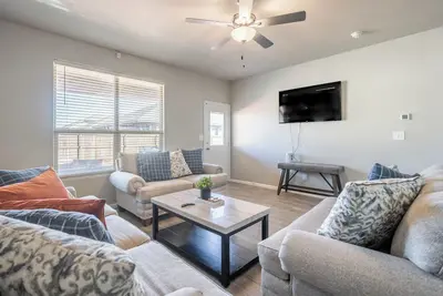 Image de 5 Br + 3. 5 Ba in East Odessa / 2 King Bed/Bbq