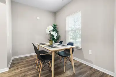 Image de Charming 2-bedroom condo with fitness room and Ac in enchanting Melbourne