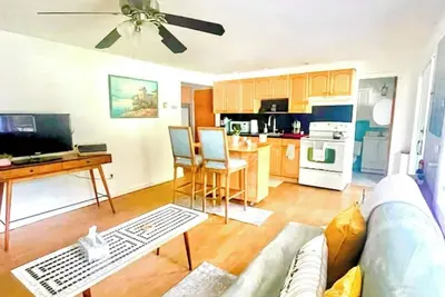 Image de Cozy Comfort Living - A Home Away From Home